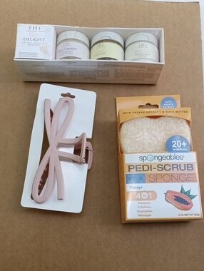 Beauty Shelf Care Bundle Pedi Sponge, Farmhouse Fresh Pedi Delight, Hair Clip